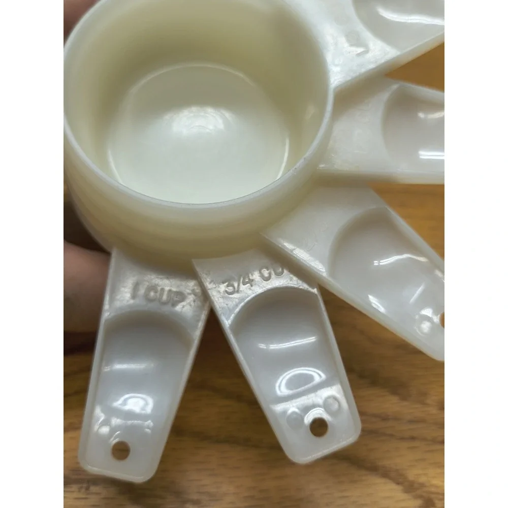 Tupperware #761‎ White/Translucent 5 Measuring Cup Set